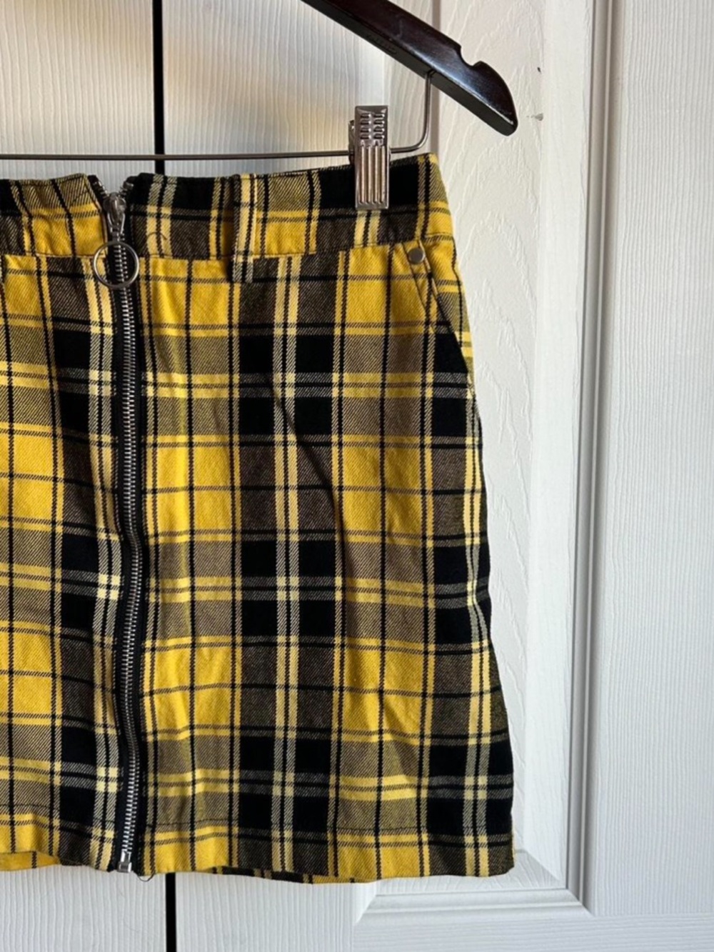 yellow & black plaid mini skirt w/ zipper down front Has pockets :) - Picture 4 of 5